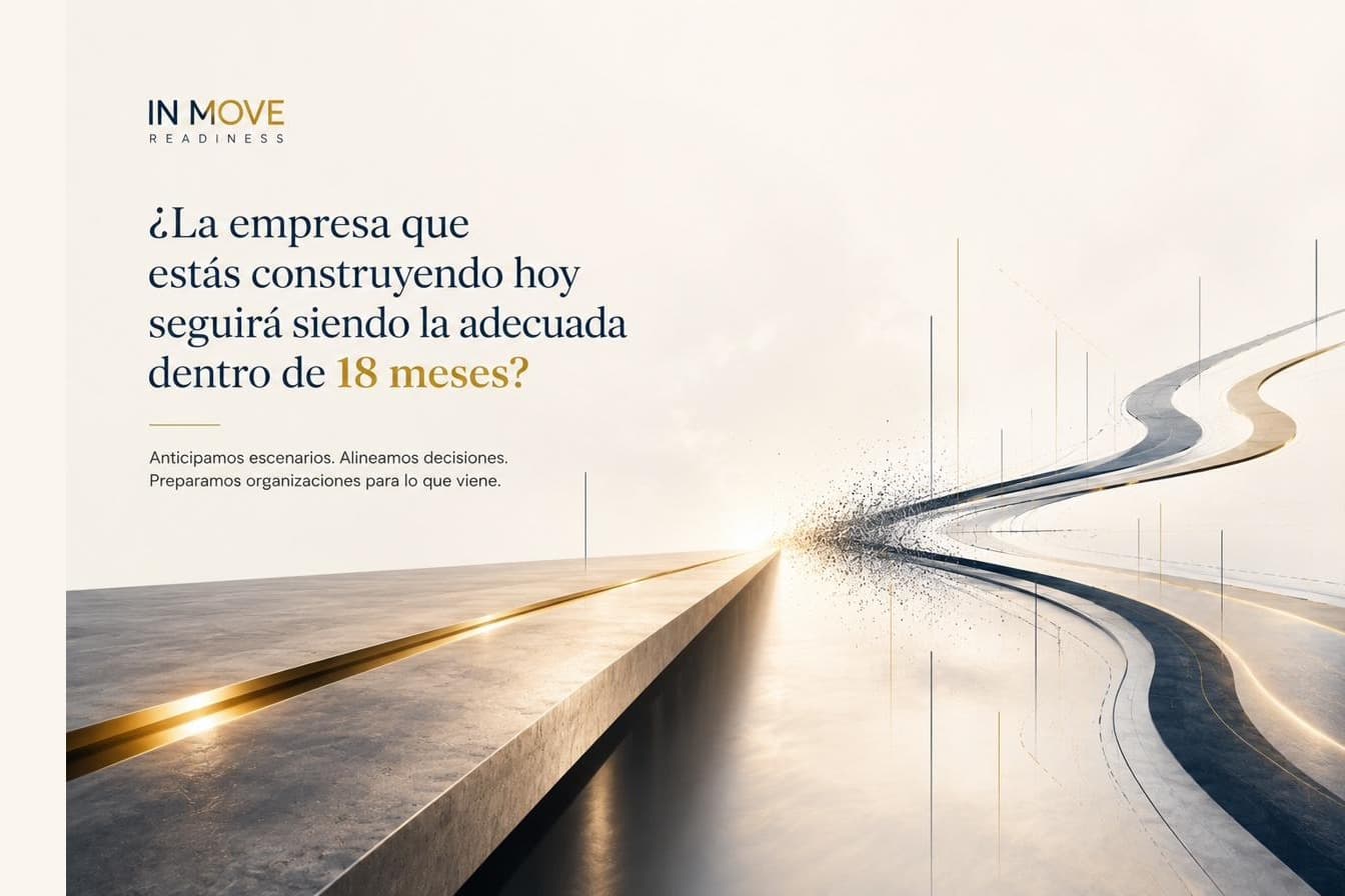 Camino que se transforma hacia nuevos escenarios, representando la evolución estratégica de una organización.